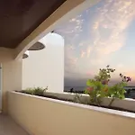 Ramos Palmeira Gale: Beachside With Pool And Smart Amenities * Albufeira