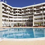 Ramos Palmeira Gale: Beachside With Pool And Smart Amenities