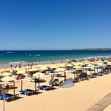 O A Ramos Palmeira Gale Esta Inserido Num Com Piscina, Fica Apenas A 250 Metros Da Da Gale - Com Ar Condicionado Na Sala, Smart Tv Com Prime Video E Cozinha Completa Apartment Albufeira