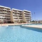 O A Ramos Palmeira Gale Esta Inserido Num Com Piscina, Fica Apenas A 250 Metros Da Da Gale - Com Ar Condicionado Na Sala, Smart Tv Com Prime Video E Cozinha Completa 알부페이라