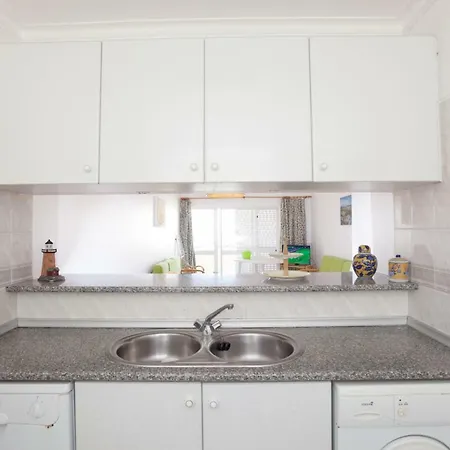 Ramos Palmeira Gale: Beachside With Pool And Smart Amenities Albufeira